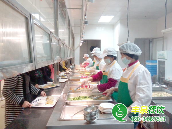 廣州珠江新城白領吐槽吃飯難，餐飲承包公司幫你忙