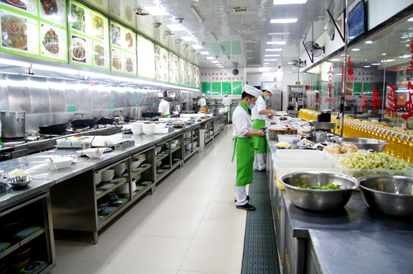 食堂承包 如何提高員工飯?zhí)镁筒偷臐M意度？